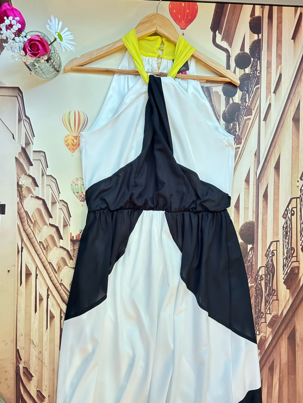 Vince Camuto White Black Maxi Dress with Neon Yellow Collar
